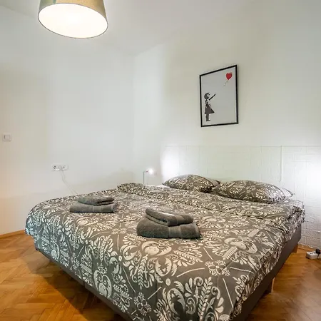 Gem By Vitoshka Street