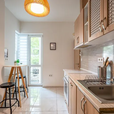 Gem By Vitoshka Street Apartman