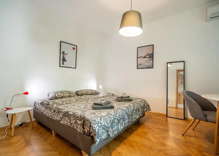 Gem By Vitoshka Street Apartamento